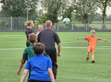 Laatste training S.K.N.W.K. JO11-1JM (partijtje tegen de ouders) van maandag 27 mei 2024 (50/137)